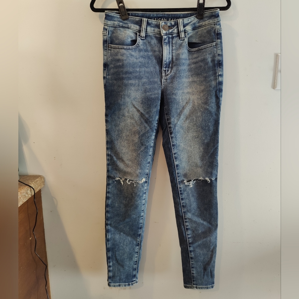 AE Ripped Distressed Hi-Rise Jegging